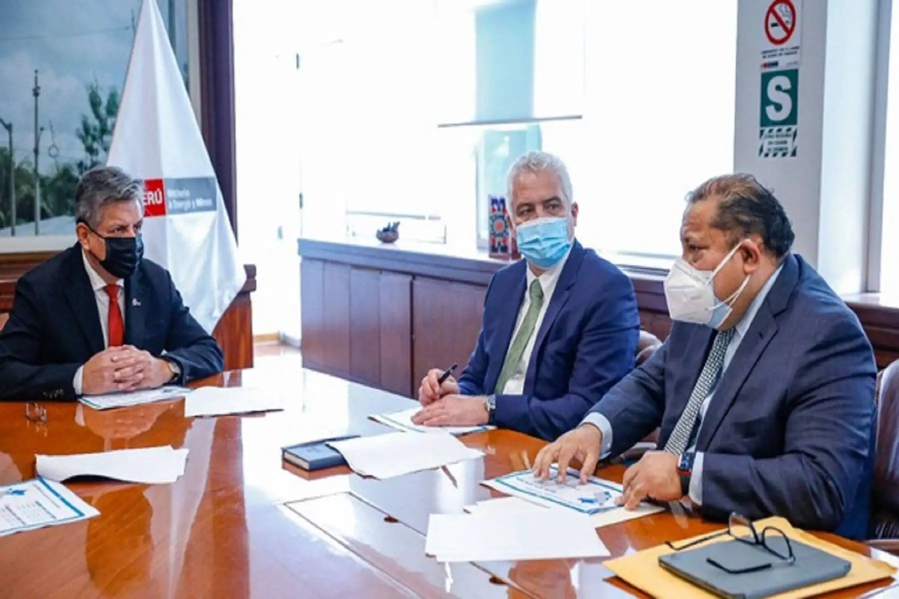 Reunión en el Ministerio de Energía y Minas.