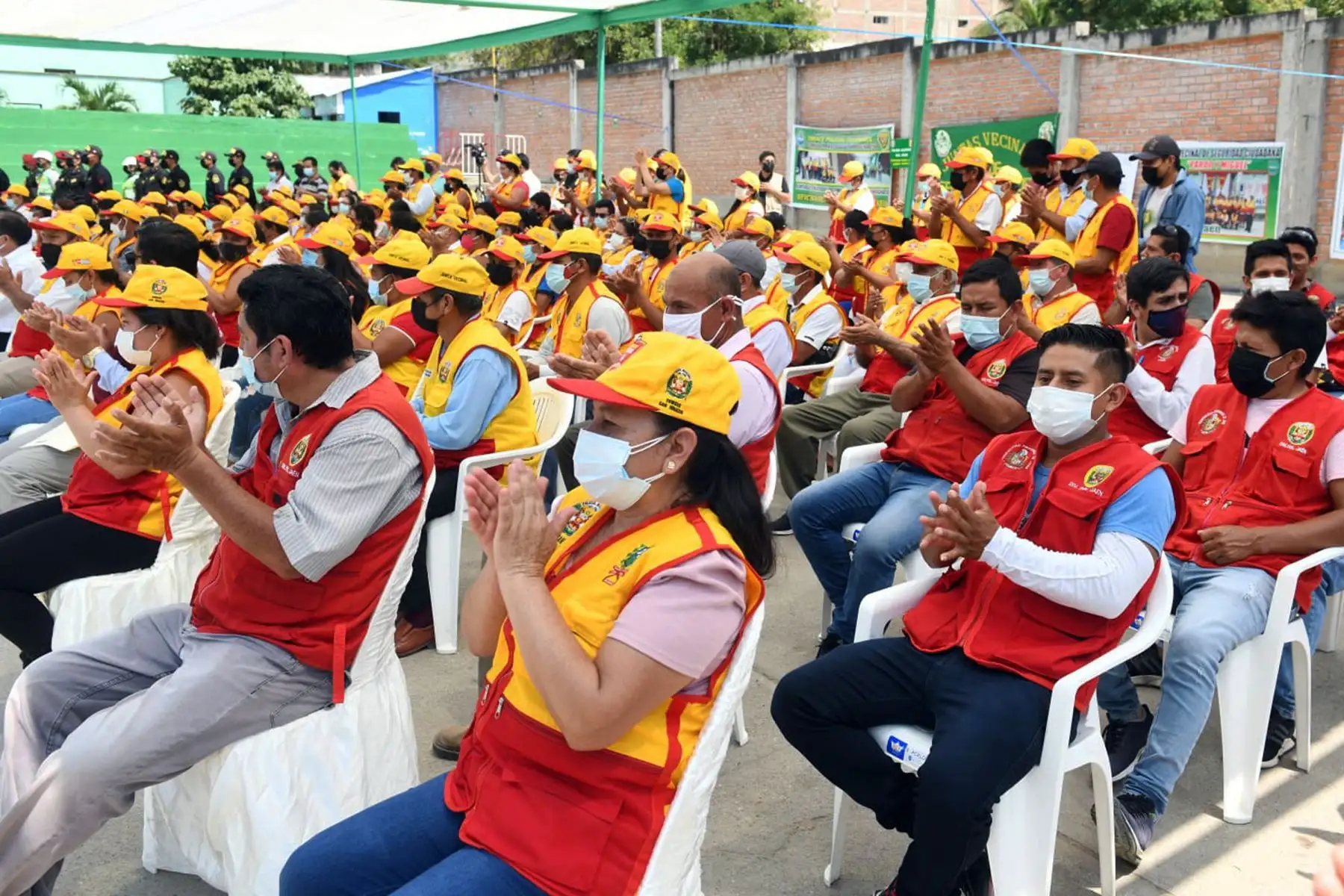 Ministro del Interior, Juan Carrasco, llega a la provincia de Bagua  y Utcubamba en  Amazonas, donde toma juramento a las juntas vecinales y redes de cooperantes que trabajarán de la mano con la 
Policía Nacional  en beneficio de la ciudadanía.
Foto: Mininter