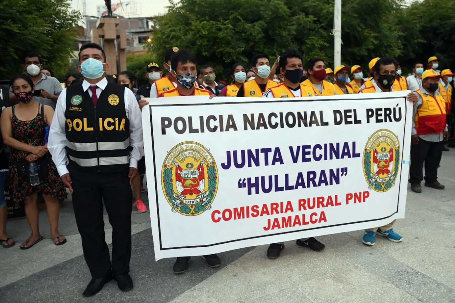 Ministro del Interior, Juan Carrasco, llega a la provincia de Bagua  y Utcubamba en  Amazonas, donde toma juramento a las juntas vecinales y redes de cooperantes que trabajarán de la mano con la 
Policía Nacional  en beneficio de la ciudadanía.
Foto: Mininter