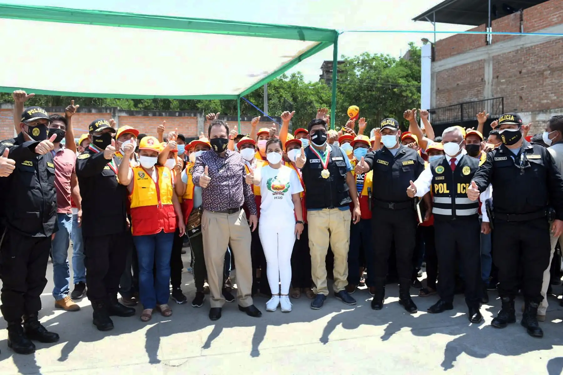 Ministro del Interior, Juan Carrasco, llega a la provincia de Bagua  y Utcubamba en  Amazonas, donde toma juramento a las juntas vecinales y redes de cooperantes que trabajarán de la mano con la 
Policía Nacional  en beneficio de la ciudadanía.
Foto: Mininter