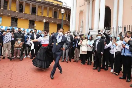 Con bailes típicos y gastronomía, el Callao celebró su aniversario.