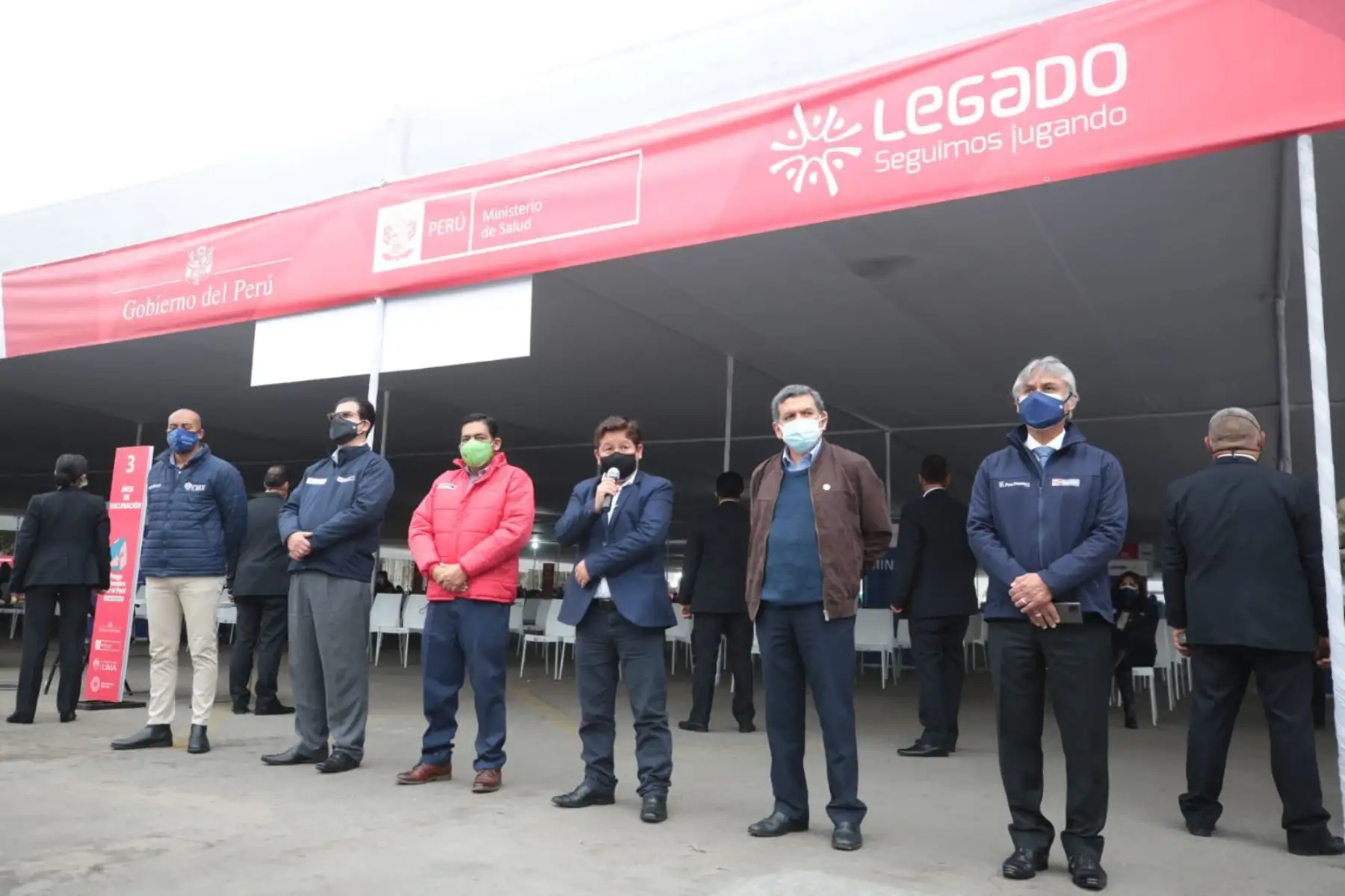 Presidente del Consejo de Ministros, Guido Bellido, declara a la prensa tras recibir vacuna Sinopharm contra el covid-19, en el Parque de la Exposición. Foto: PCM