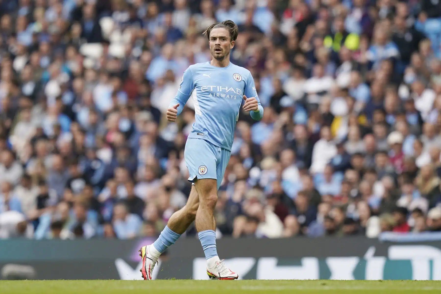 Jack Grealish del Manchester City en acción a durante el partido de la Premier League, , en el Etihad Stadium de Manchester. Foto: EFE