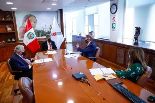 Reunión en el Minem.