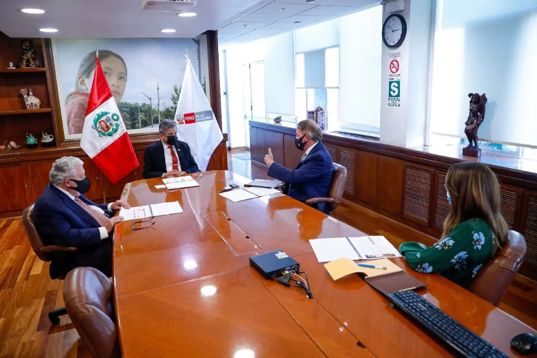 Reunión en el Minem.