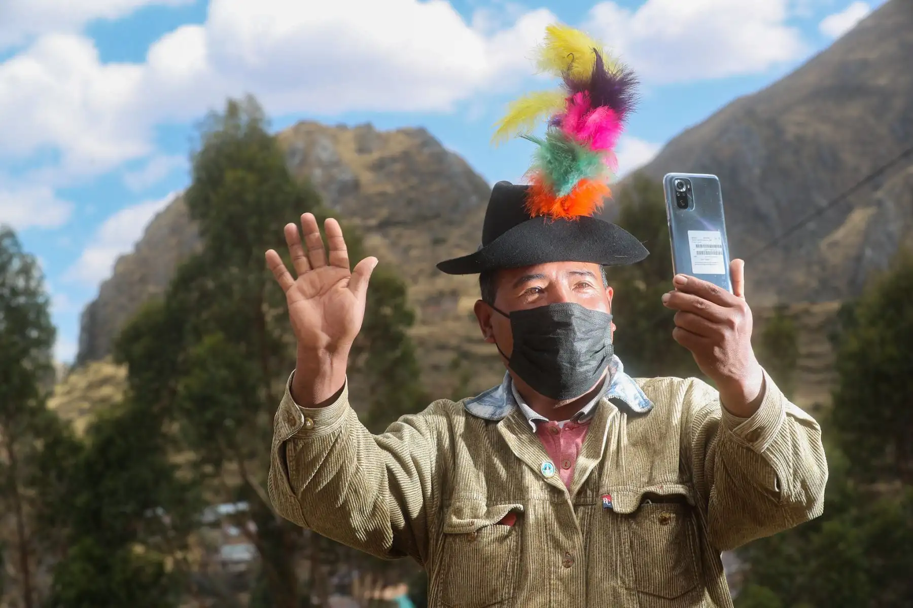 El ministro de Transportes y Comunicaciones, Juan Francisco Silva, presidió la ceremonia de activación de una antena 4G en el centro poblado de Vilca, Yauyos,  en el marco del régimen de canon por cobertura 2021 que impulsa el Ministerio de Transportes y Comunicaciones (MTC) con los operadores privados de telecomunicaciones.

Foto: ANDINA/Difusión