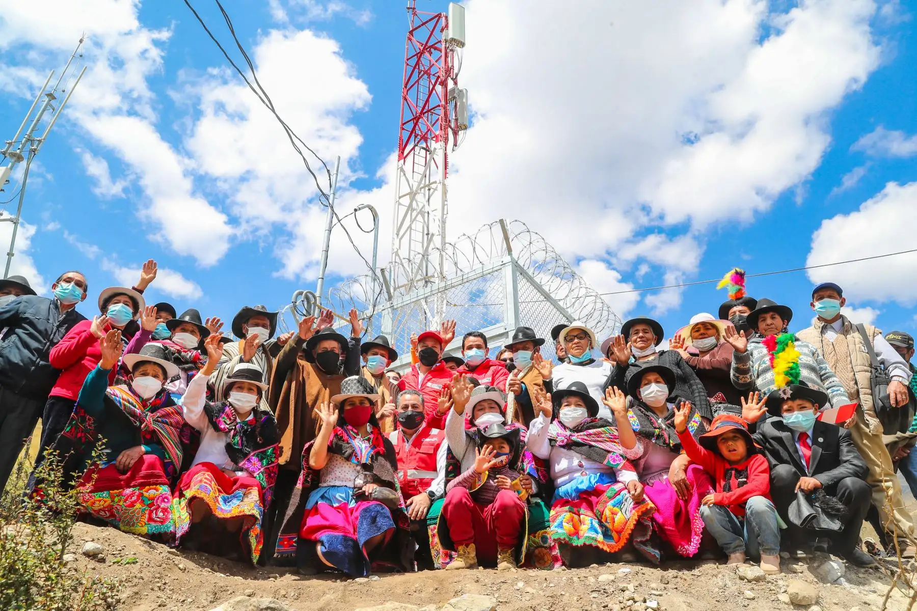 El ministro de Transportes y Comunicaciones, Juan Francisco Silva, presidió la ceremonia de activación de una antena 4G en el centro poblado de Vilca, Yauyos,  en el marco del régimen de canon por cobertura 2021 que impulsa el Ministerio de Transportes y Comunicaciones (MTC) con los operadores privados de telecomunicaciones.

Foto: ANDINA/MTC