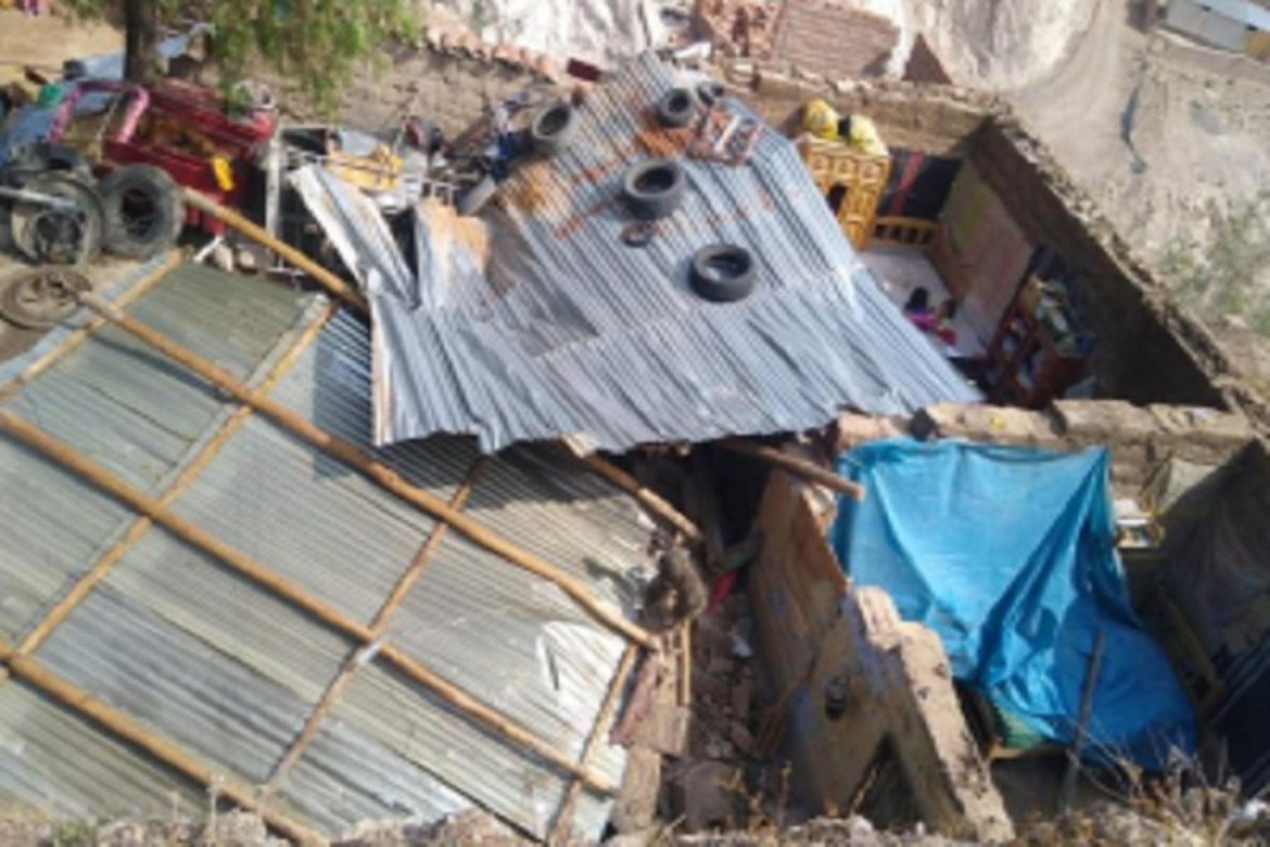Vientos fuertes afectaron el distrito de Canayre, en Ayacucho, causando daños materiales en varias viviendas. ANDINA/Difusión