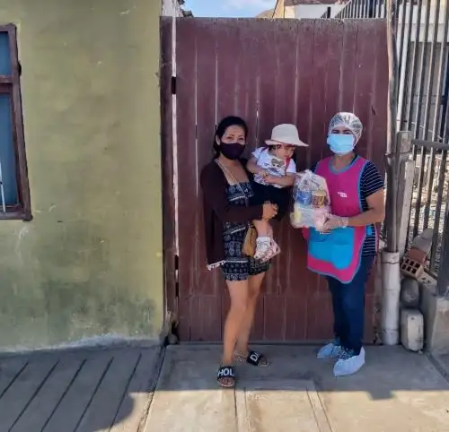 Tan pronto se declaró la pandemia y la inmovilización social, Cuna Más diseñó una estrategia y capacitación, y adecuó  sus servicios para seguir atendiendo a las niñas y niños de manera remota y asegurar el Desarrollo Infantil Temprano.