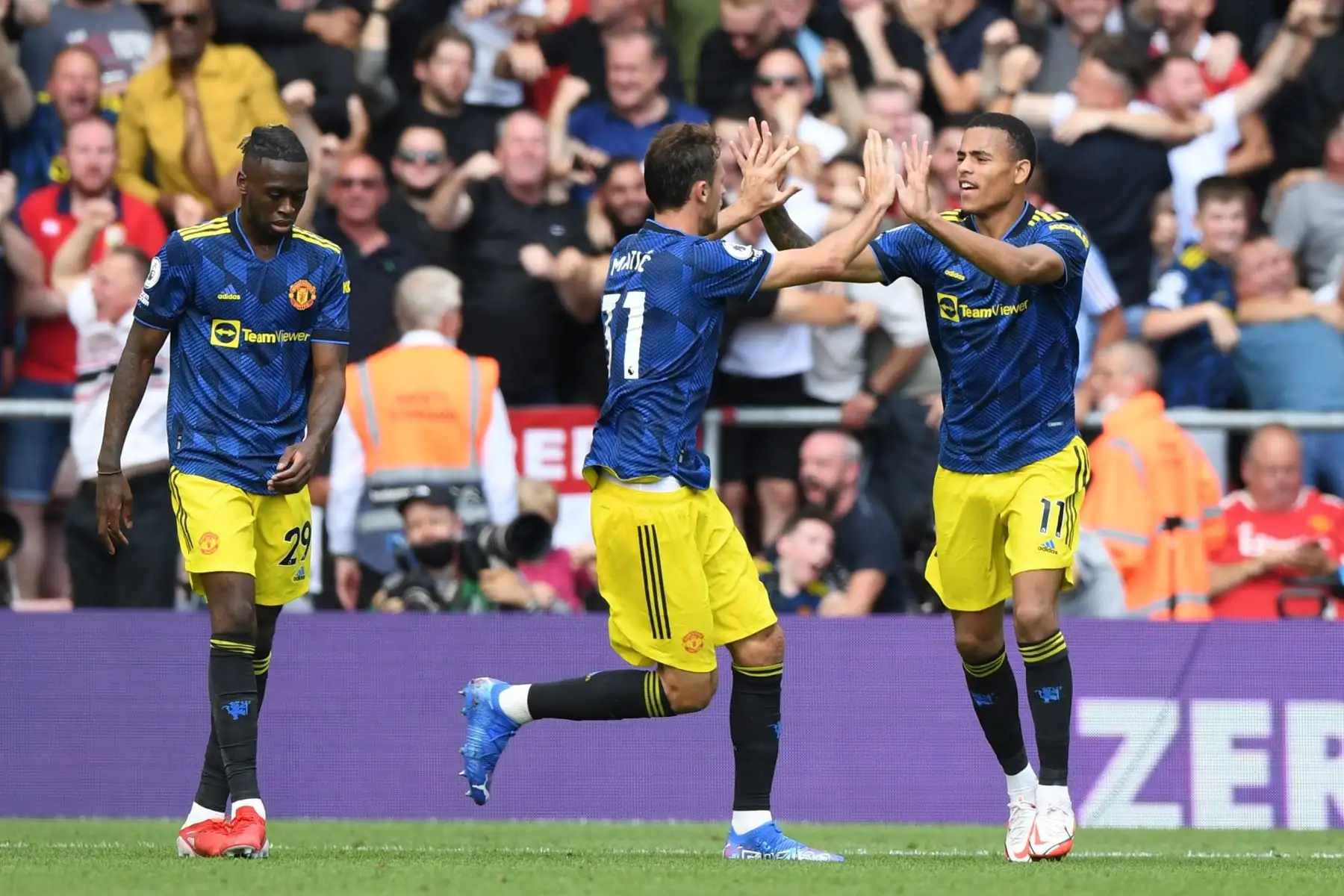 Mason Greenwood del Manchester United celebra el gol del primer gol de su equipo durante el partido de la Premier League, en el St Mary