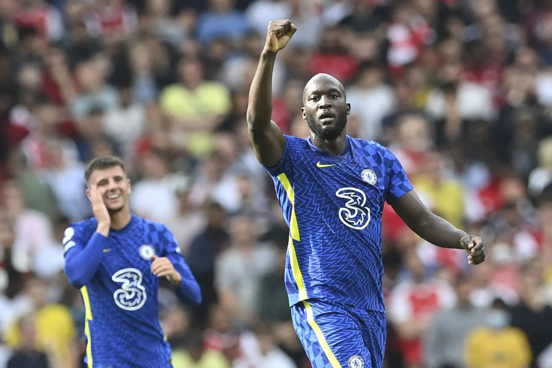 Romelu Lukaku del Chelsea celebra tras marcar el 1-0 ante el Arsenal durante el partido de la Premier League, en el Emirates Stadium de Londres. Foto: AFP