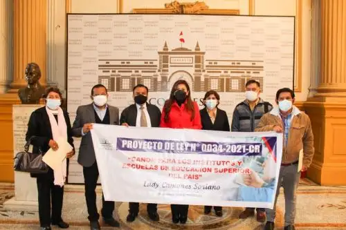 Congresista Lady Camones (APP) presenta proyecto de ley para distribuir canon en institutos y escuelas superiores.