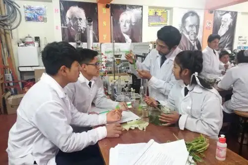 Los niños y jóvenes que participan en clubes o talleres de ciencia incrementan el interés por estas materias científicas. Foto: ANDINA/Difusión.