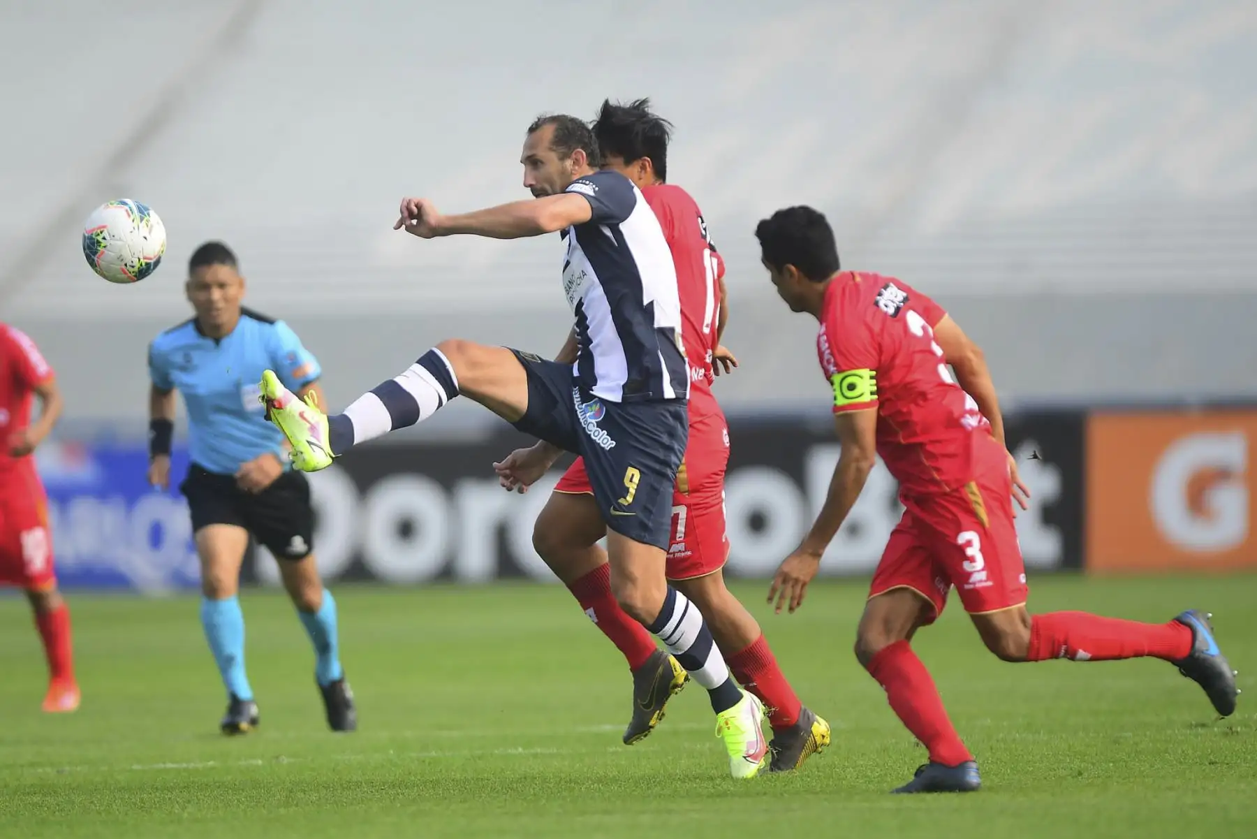 Alianza Lima choca Club Huancayo por la octava fecha de la Liga 1, en el estadio Alberto Gallardo. Foto: Liga 1