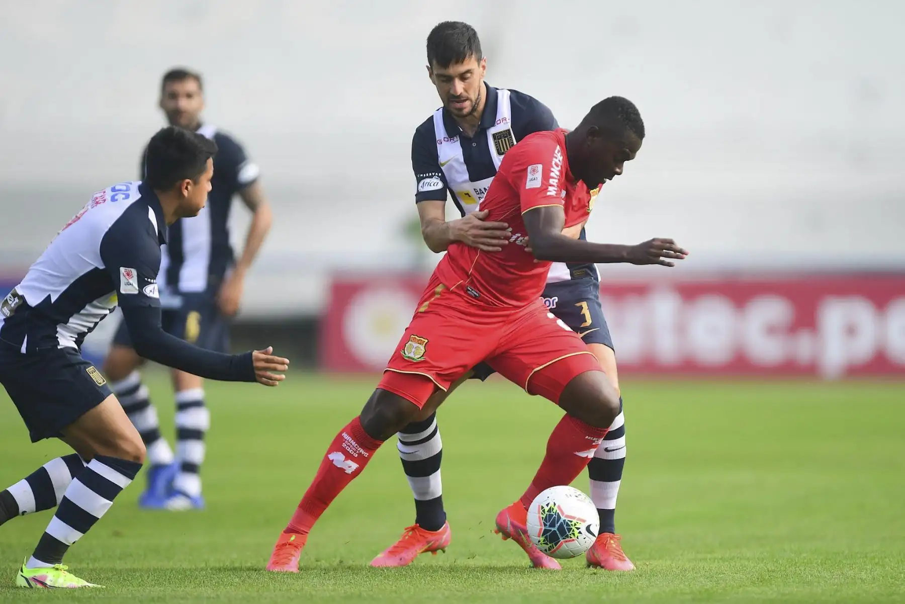 Alianza Lima choca Club Huancayo por la octava fecha de la Liga 1, en el estadio Alberto Gallardo. Foto: Liga 1