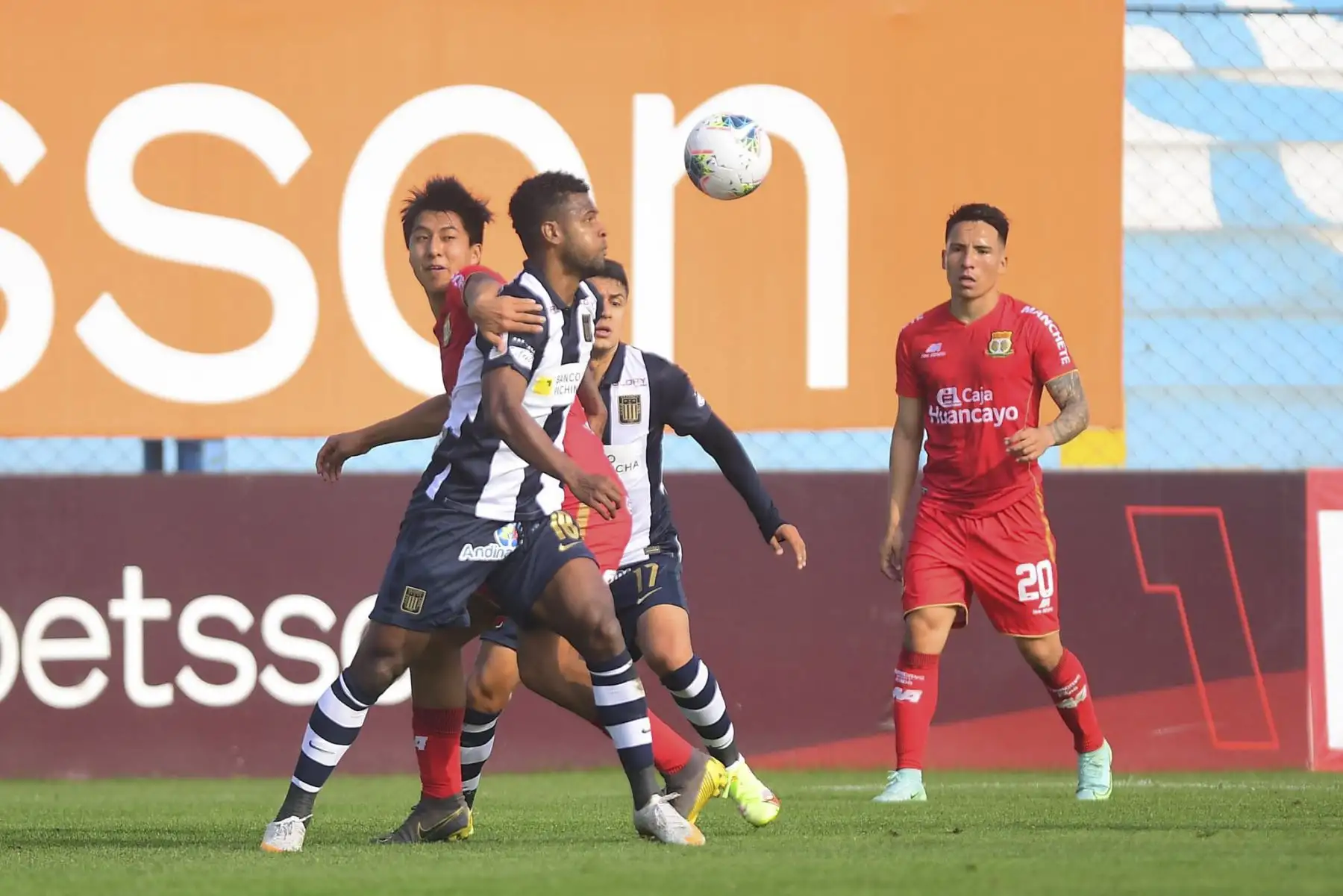 Alianza Lima choca Club Huancayo por la fecha ocho de la Liga 1, en el estadio Alberto Gallardo. Foto: Liga 1