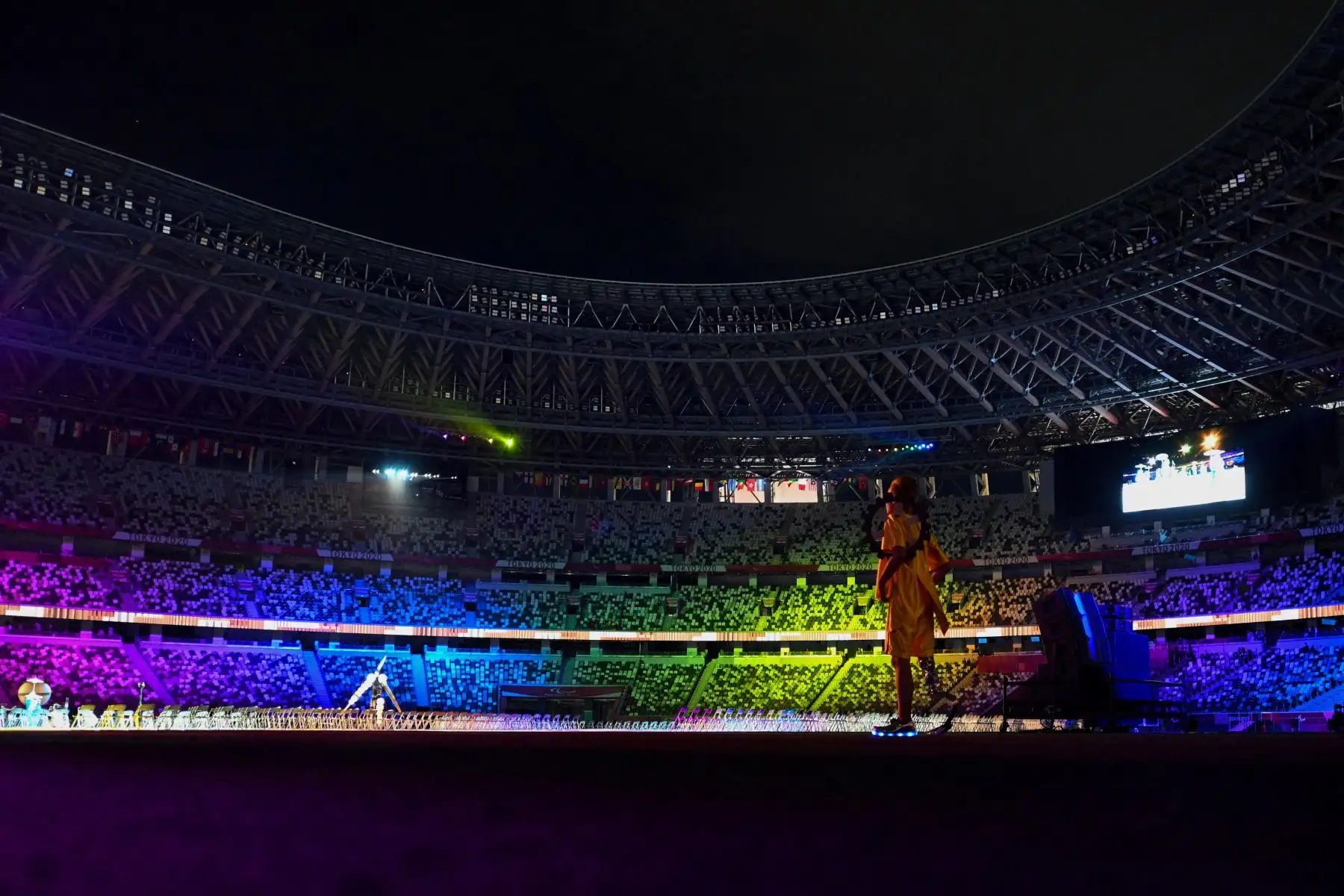 Una vista general muestra los asientos vacíos durante la ceremonia de apertura de los Juegos Paralímpicos de Tokio 2020 en el Estadio Olímpico de Tokio

Foto: AFP