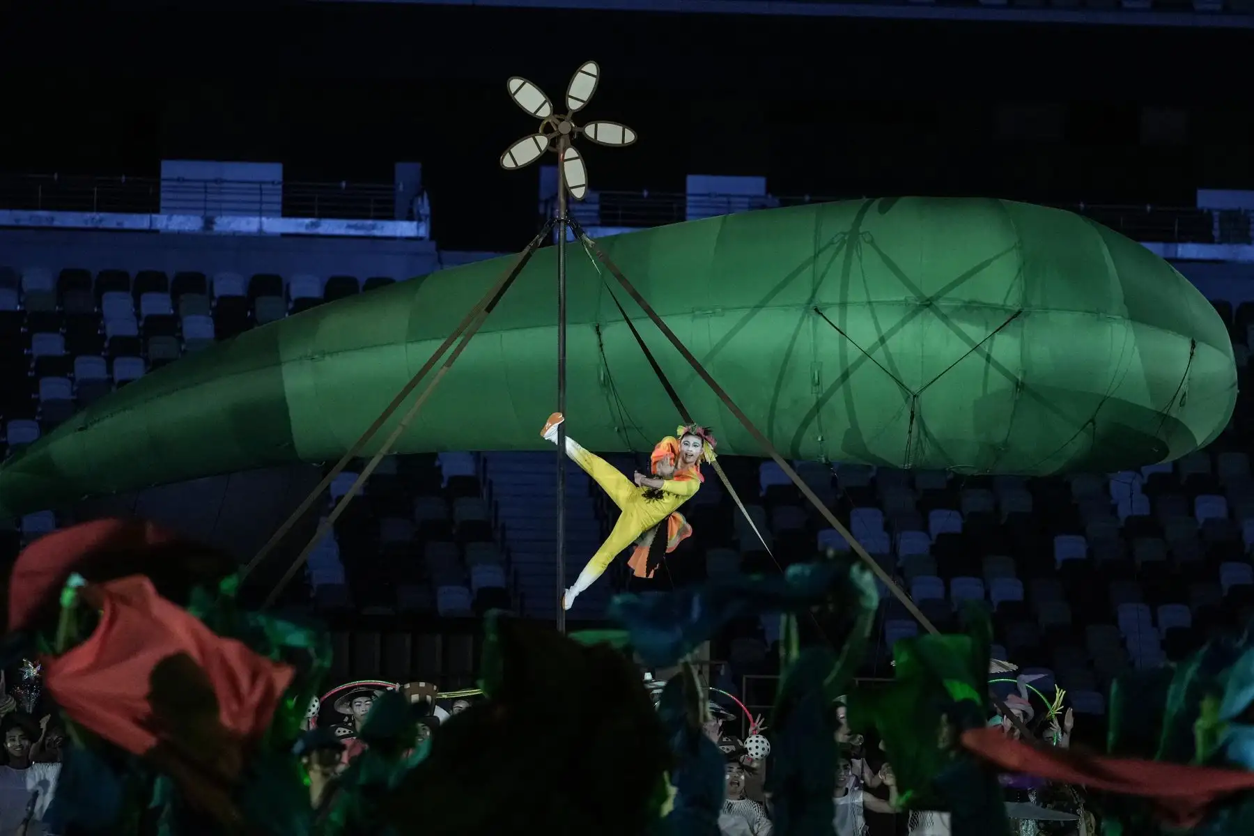 Los artistas participan en la ceremonia de apertura de los Juegos Paralímpicos de Tokio 2020 en el Estadio Olímpico de Tokio

Foto: AFP