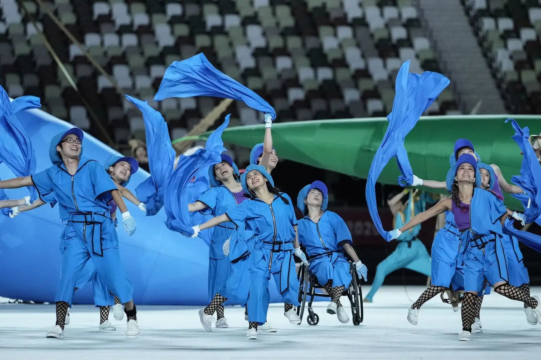 Los artistas participan en la ceremonia de apertura de los Juegos Paralímpicos de Tokio 2020 en el Estadio Olímpico de Tokio

Foto: AFP