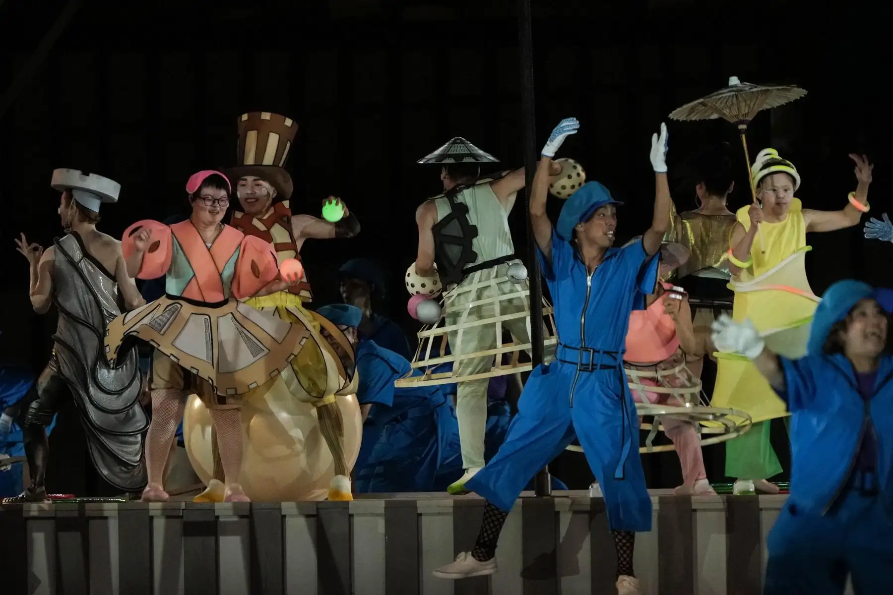 Los artistas participan en la ceremonia de apertura de los Juegos Paralímpicos de Tokio 2020 en el Estadio Olímpico de Tokio

Foto: AFP