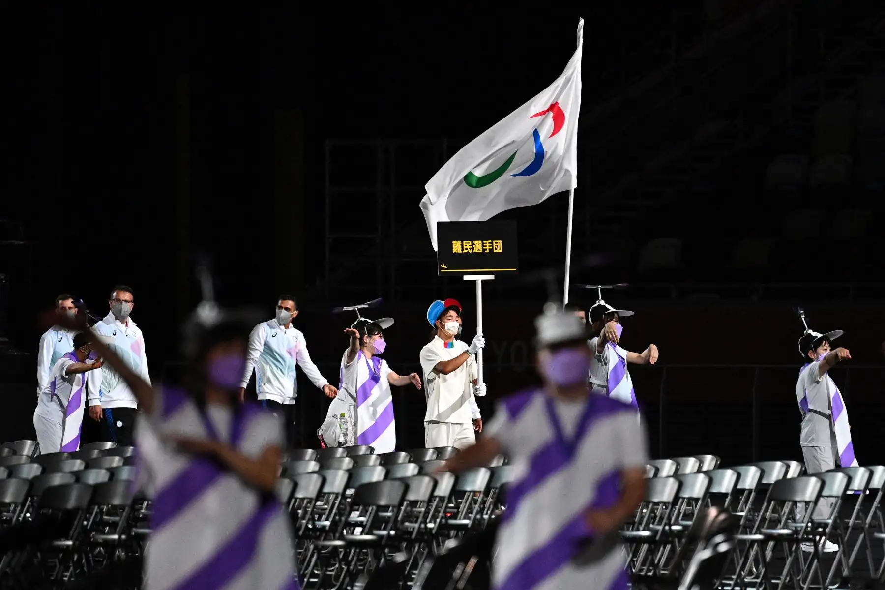 El equipo de Taiwán llega a la ceremonia de apertura de los Juegos Paralímpicos de Tokio 2020 en el Estadio Olímpico de Tokio

Foto: AFP
