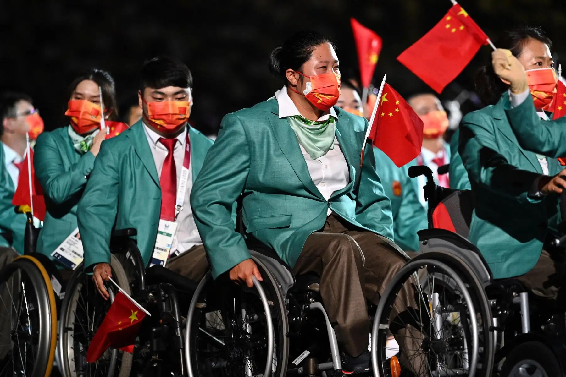 El equipo de China llega durante la ceremonia de apertura de los Juegos Paralímpicos de Tokio 2020 en el Estadio Olímpico de Tokio

Foto: AFP