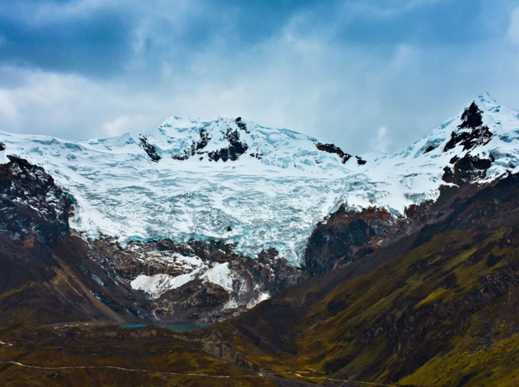 Investigadores del IGP realizarán un estudio científico y vigilarán el impacto climático en el glaciar Huaytapallana, nevado ubicado en la región Junín