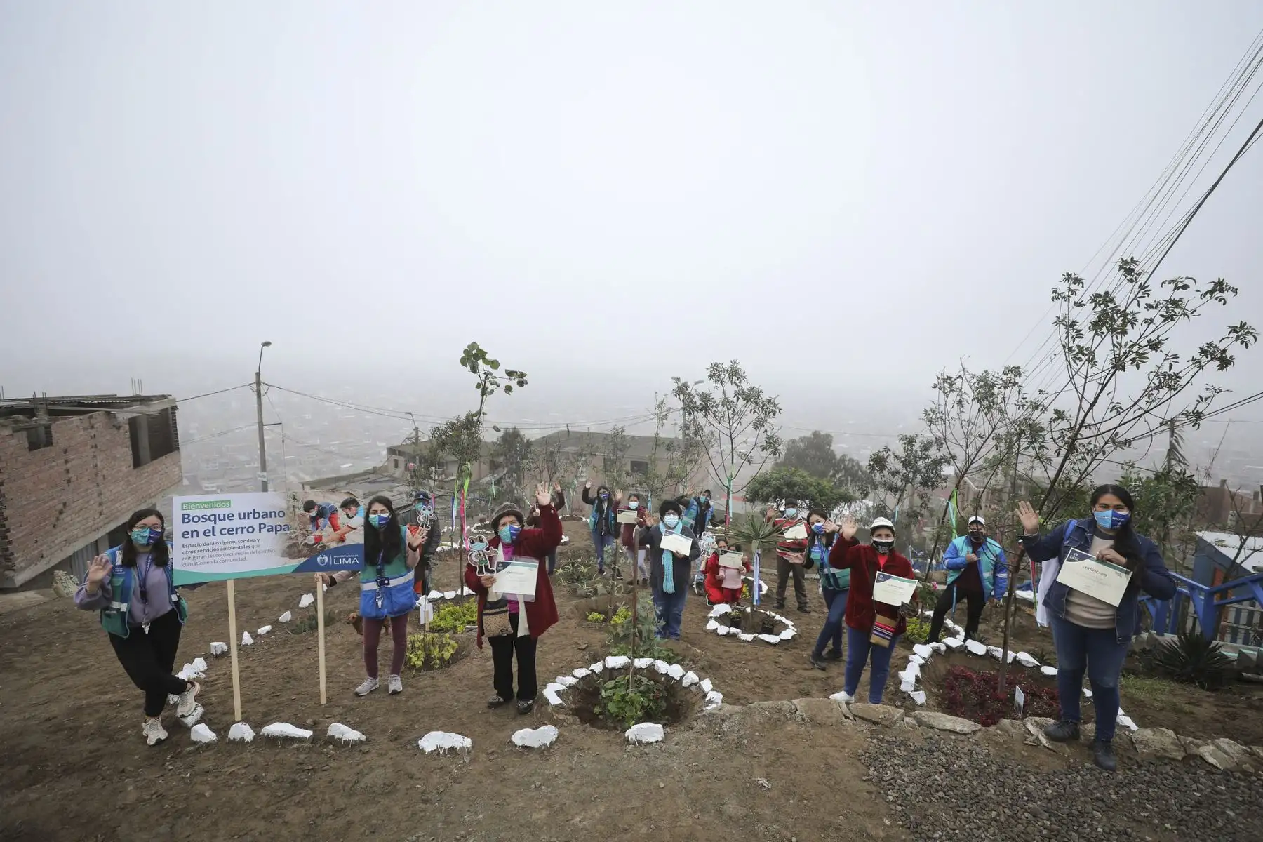 A fin de mejorar la calidad de vida en los barrios de la ciudad, la Municipalidad de Lima concluyó luego de cuatro meses la recuperación integral del cerro Papa con el apoyo de sus líderes vecinales. Foto: ANDINA/Municipalidad de Lima