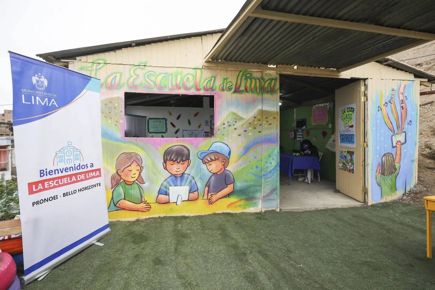 A fin de mejorar la calidad de vida en los barrios de la ciudad, la Municipalidad de Lima concluyó luego de cuatro meses la recuperación integral del cerro Papa con el apoyo de sus líderes vecinales. Foto: ANDINA/Municipalidad de Lima
