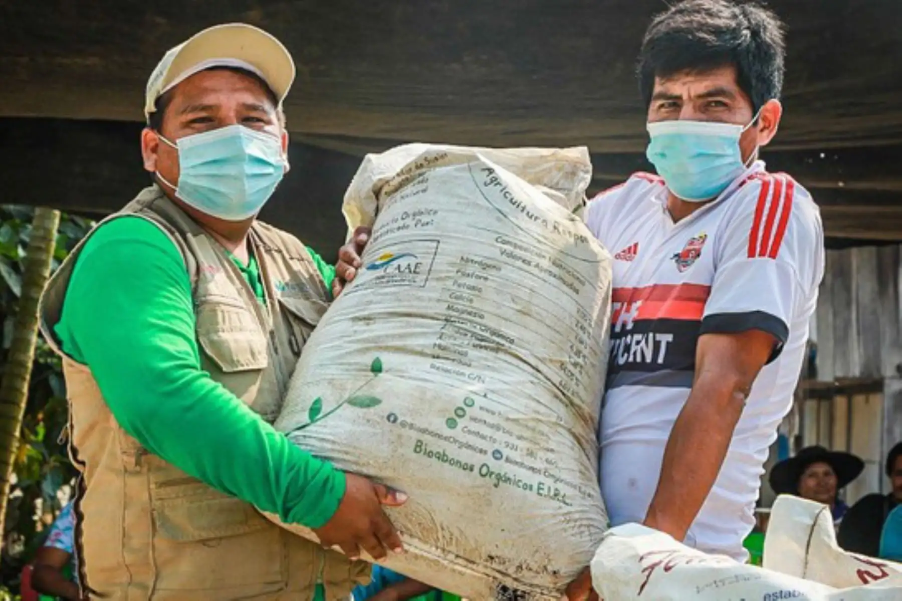 Se entregaron 4,145 sacos de guano de isla y 2,720 sacos de compost orgánico a agricultores del Vraem. Foto: ANDINA/Devida