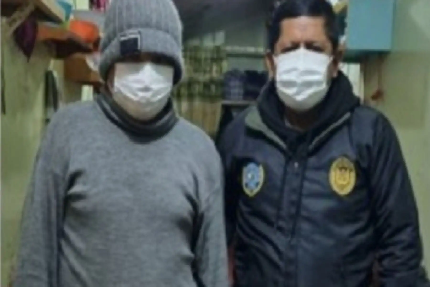 La presunta red criminal estaba dirigida por una pareja, conformada por Edith Endara Ortiz (44), alias “Ada”, y Arnulfo Condori Valero (50), alias “Armando”, quienes fueron capturados junto a otras seis personas, en su mayoría mujeres.