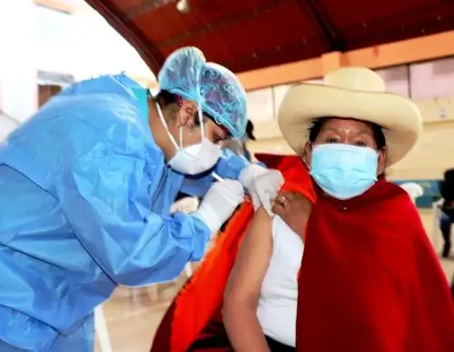 Cajamarca resalta avances en proceso de vacunación contra el covid-19 y reveló que a la fecha y más de 575,000 personas recibieron una o las dos dosis.