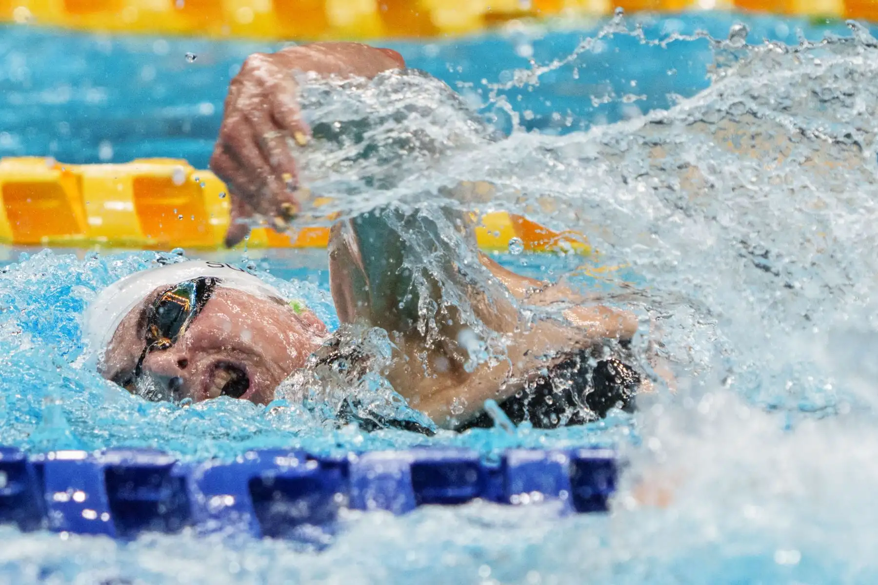 La francesa Claire Supiot compite en una serie de la prueba femenina de natación mariposa de 100 metros durante los Juegos Paralímpicos de Tokio 2020 en el Centro Acuático de Tokio.
Foto: AFP