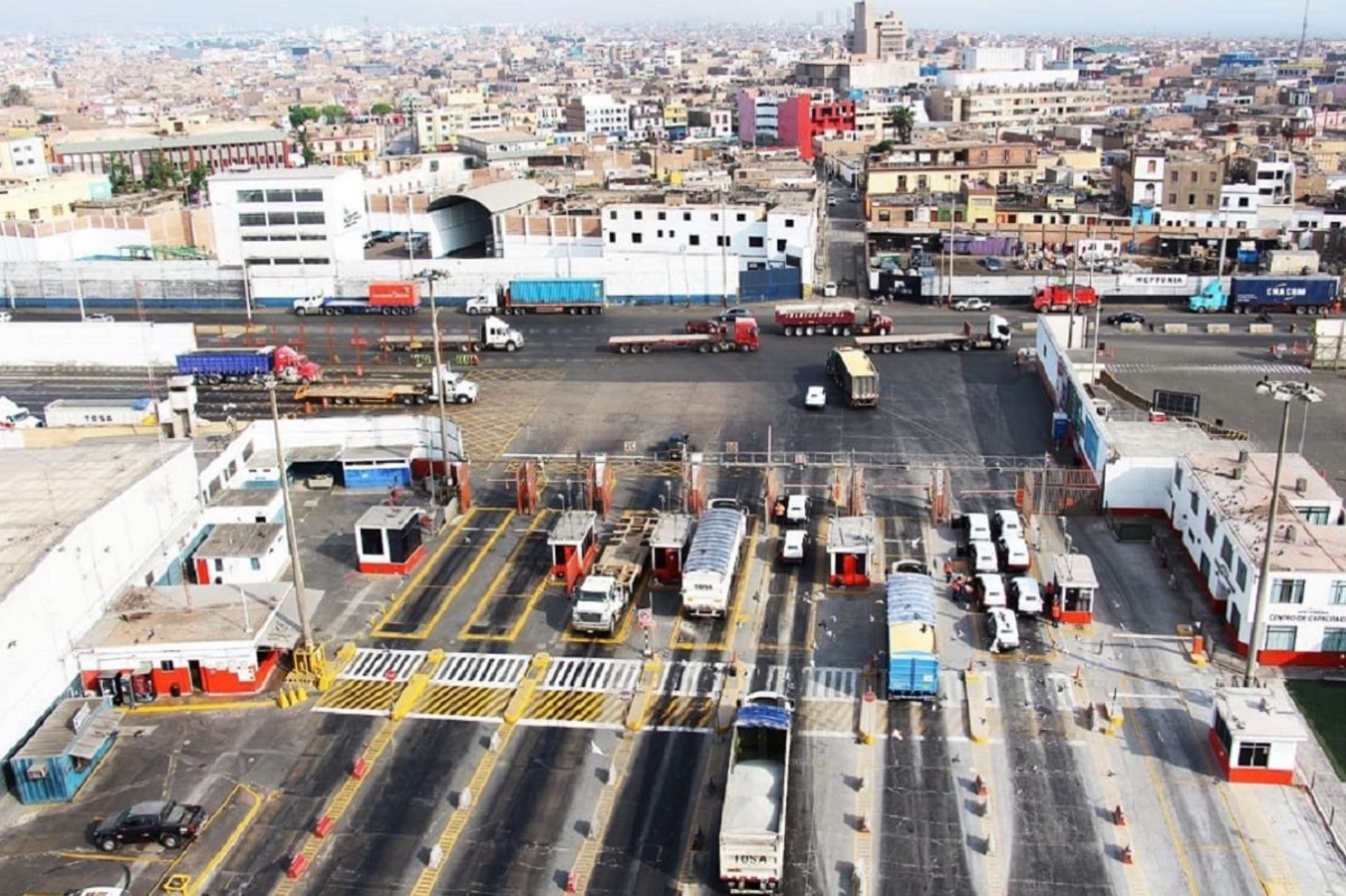 Entrada de camiones al puerto del Callao. Foto: Cortesía.