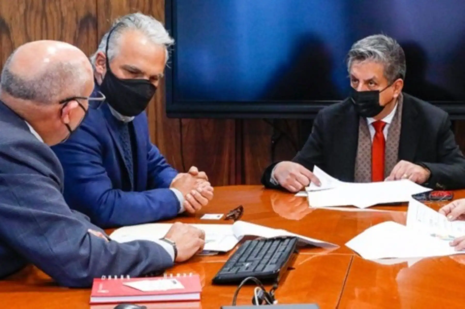 Ministro de Energía y Minas, Iván Merino, se reunió con directivos de la Compañía de Minas Buenaventura. Foto: Cortesía.