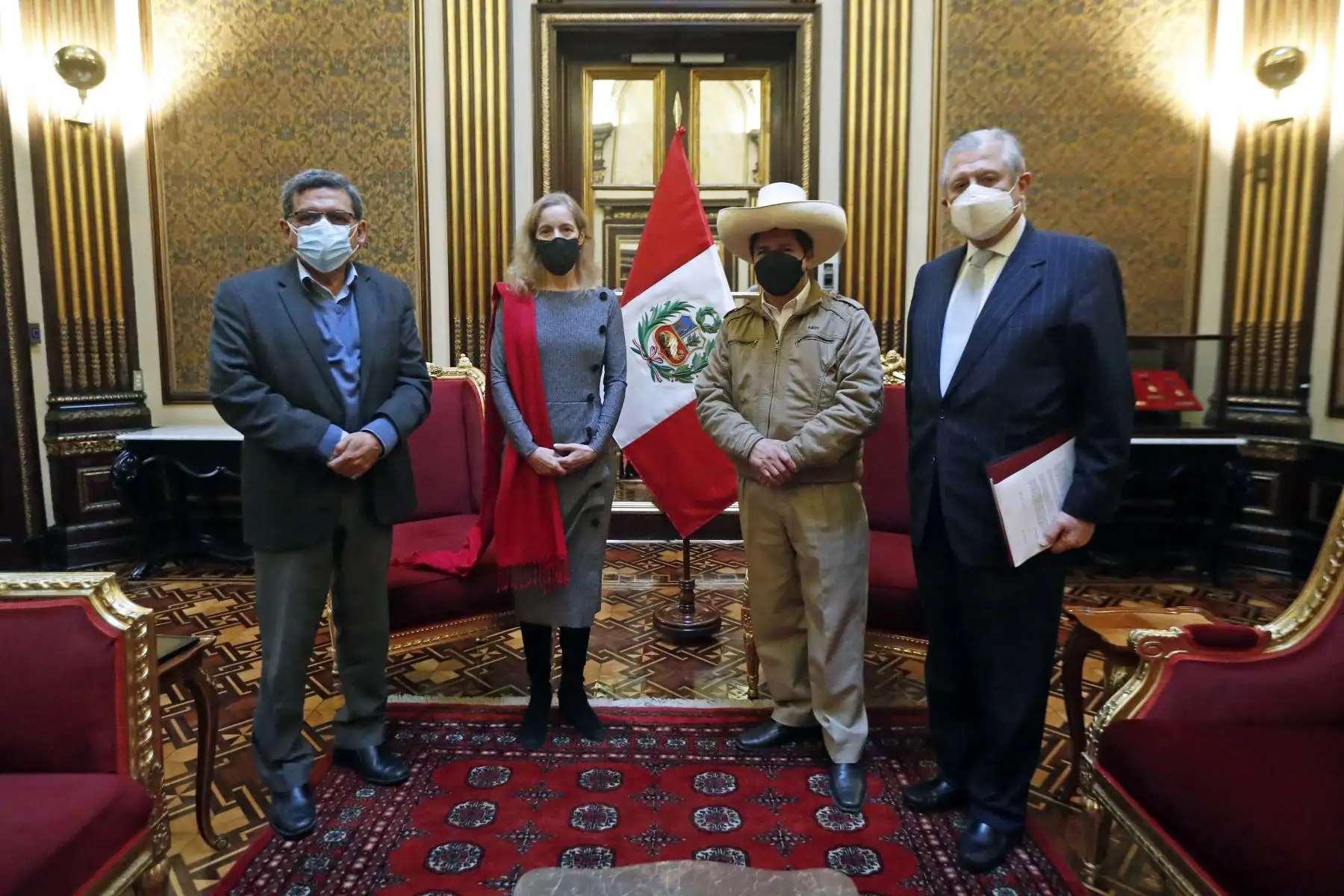 El presidente de la República, Pedro Castillo, junto a los ministros de Relaciones Exteriores y de Salud sostuvieron una reunión con la Embajadora de Estados Unidos en Perú, Lisa Kenna. Foto: ANDINA/Prensa Presidencia