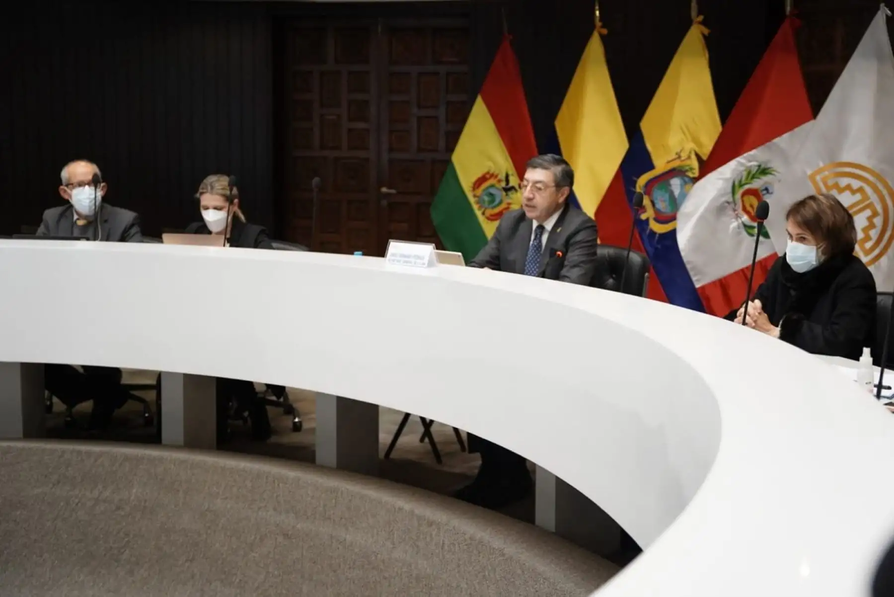 El secretario general de la Comunidad Andina, Jorge Hernando Pedraza, participa en la firma del programa de cooperación en políticas de competencia con la Comisión Económica Euroasiática. Foto: Cortesía.
