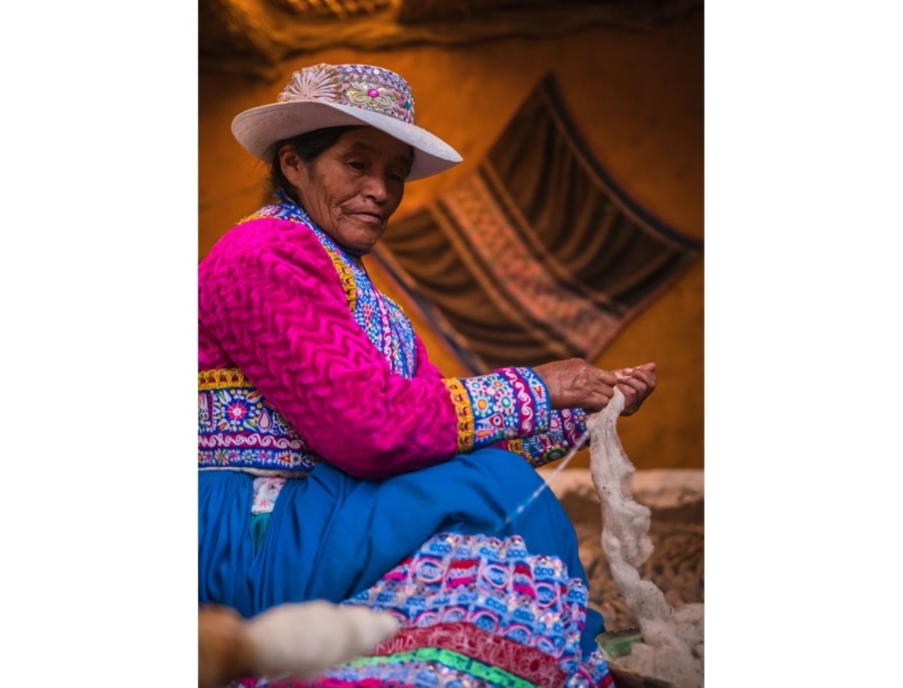 Conoce a las artesanas del distrito de Sibayo, en Arequipa, que han unido esfuerzos y formado la asociación Sumac Pallay para mostrar sus mejores creaciones en tejidos de fibra de alpaca. ANDINA/Difusión