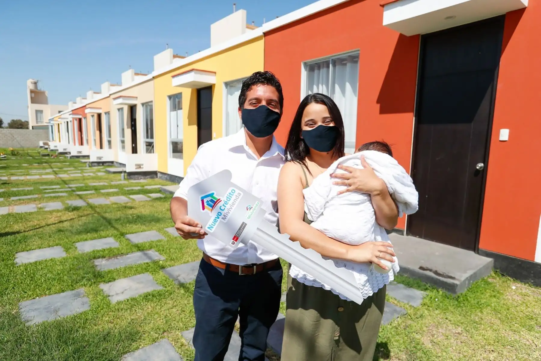 Familia beneficiaria del programa Techo Propio. Cortesía