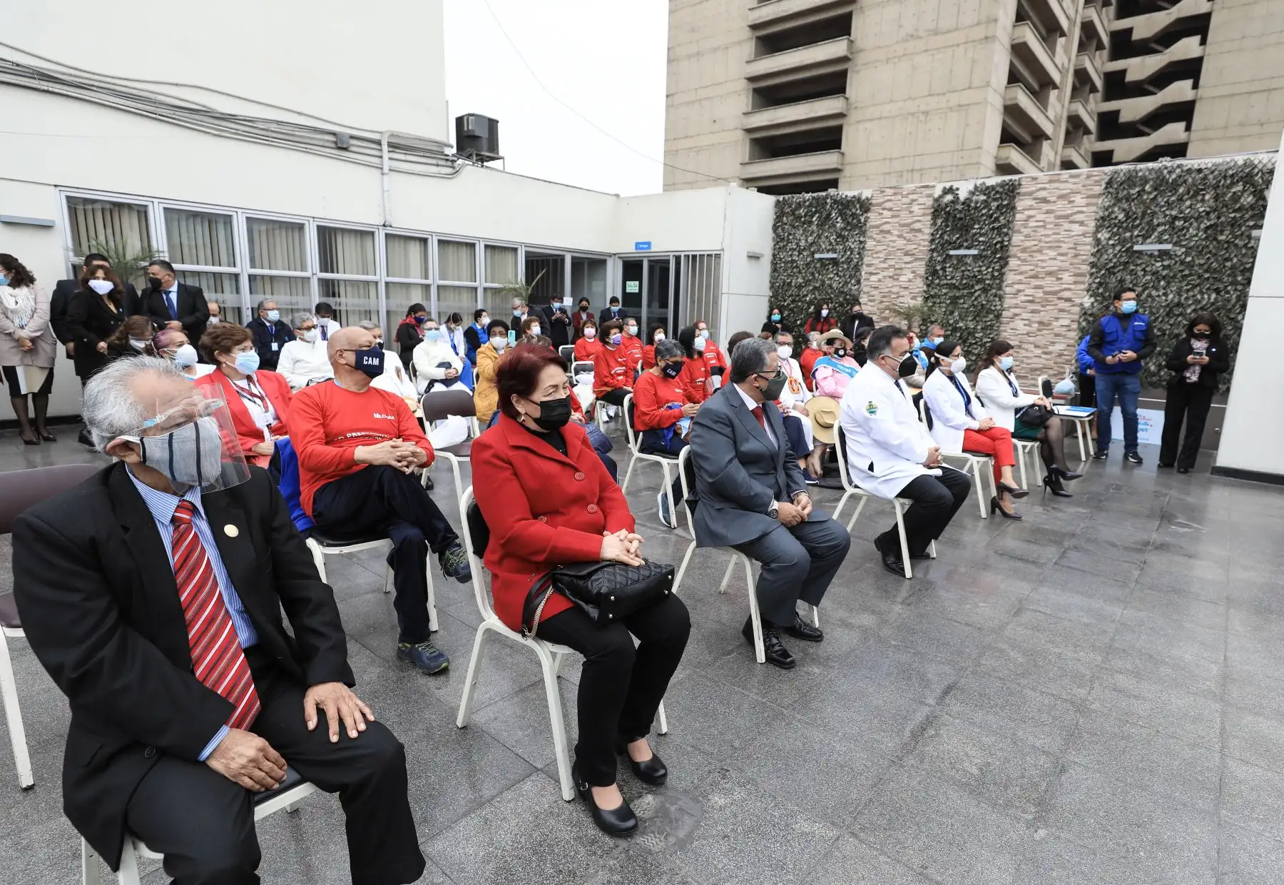 Más de 90 mil asegurados de la tercera edad, pertenecientes a los Centros del Adulto Mayor de EsSalud, celebraron el Día Nacional del Adulto Mayor, con talleres de actividad física, baile, teatro, y autocuidado.  Foto: ANDINA/Essalud
