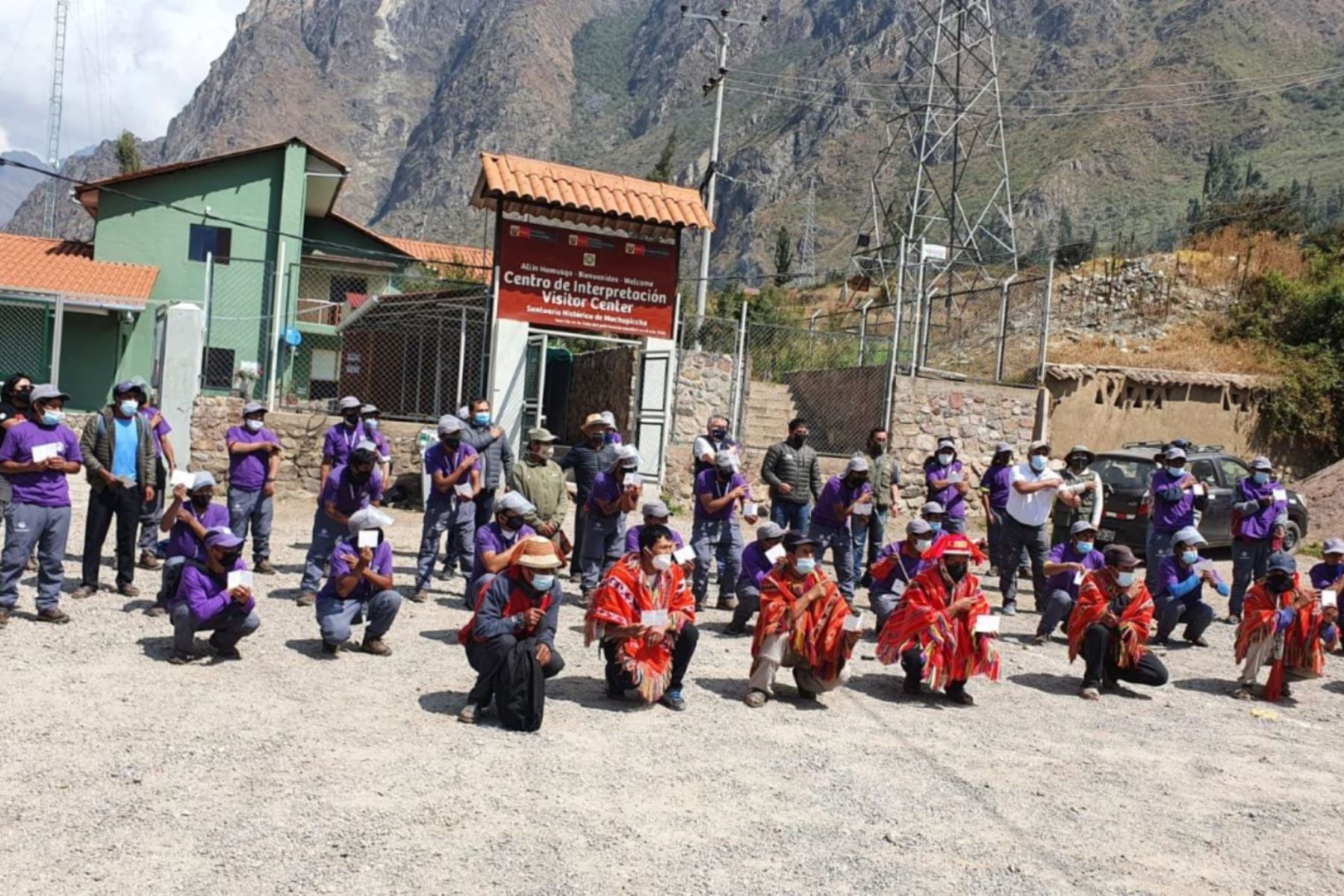 Vacunan a 400 porteadores del Camino Inca del Santuario Histórico de Machu Picchu