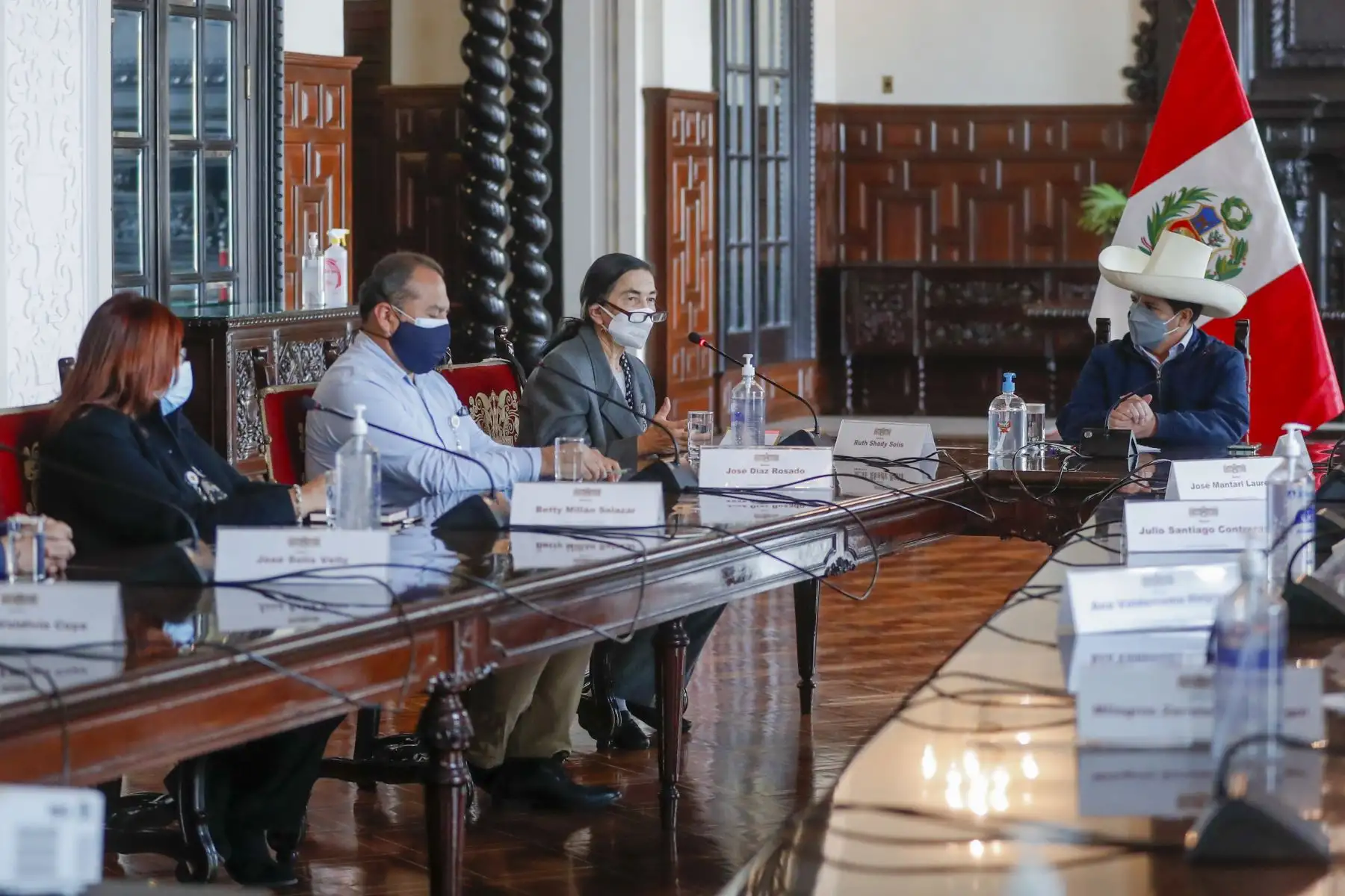 El presidente de la República, Pedro Castillo, sostuvo una reunión de coordinación con un grupo de científicos, para abordar el proyecto de ley que crea el Ministerio de Ciencia, Tecnología e Innovación Tecnológica. Foto: ANDINA/Presidencia Perú