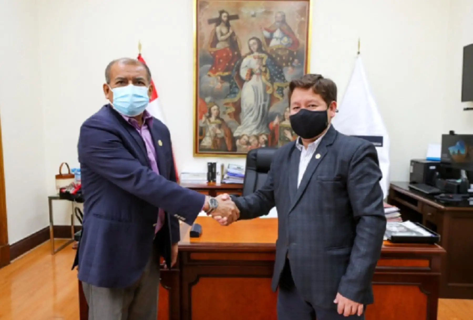 El gobernador regional de Tumbes, Wilmer Dios Benites, consideró que el otorgamiento del voto de confianza por parte del Congreso de la República al Gabinete Ministerial presidido por el premier Guido Bellido, va a permitir continuar con la hoja de ruta trazada en las diversas reuniones de los gobernadores regionales con los ministros de Estado y, a la vez, fortalecerá la estabilidad política y la gobernabilidad del país.