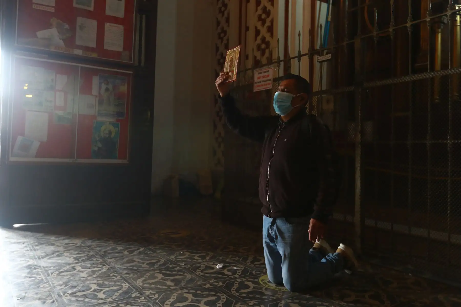 Devotos de San Judas Tadeo asisten a la Iglesia de San Francisco por su día. Foto: ANDINA/Jhonel Rodríguez