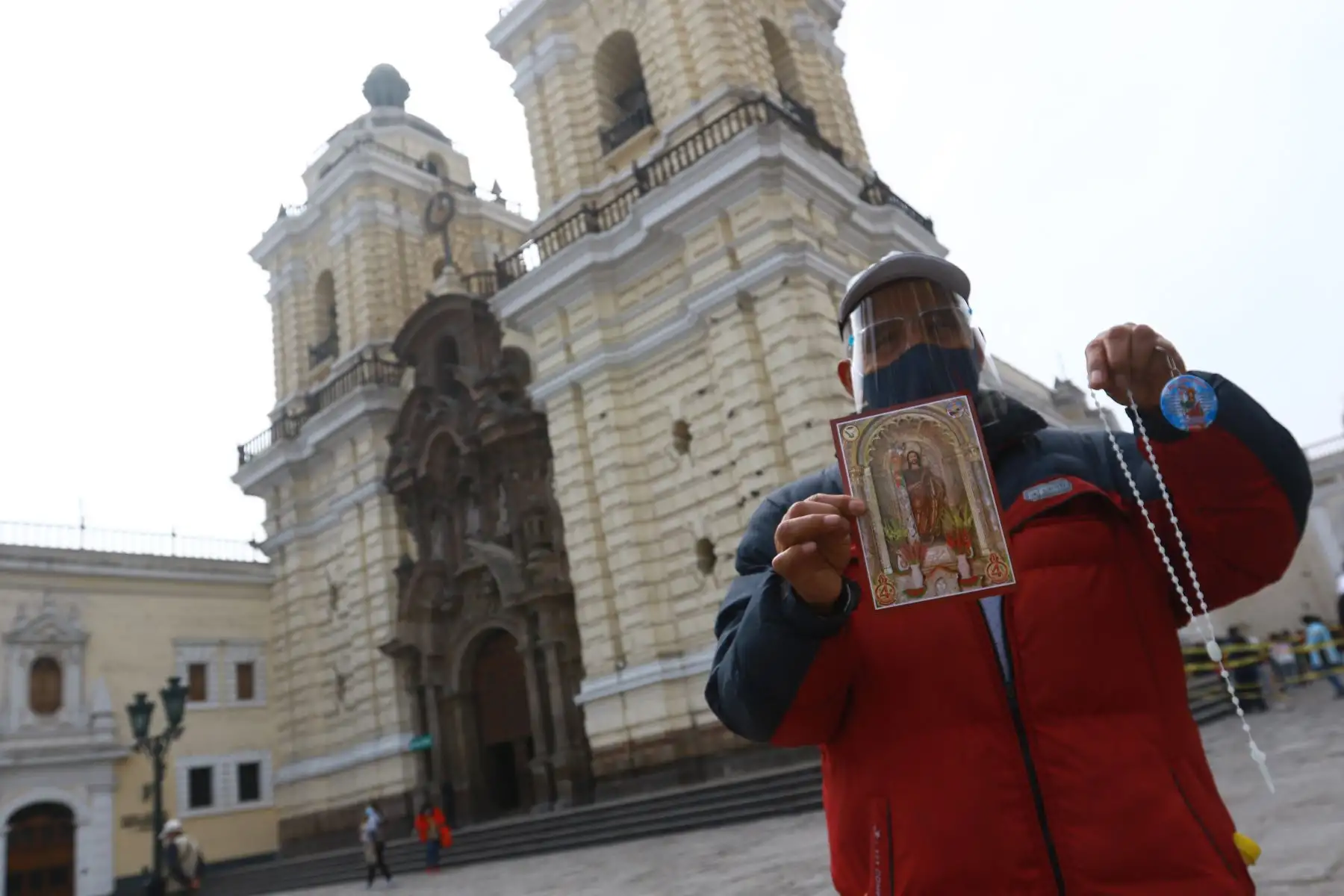 Devotos de San Judas Tadeo asisten a la Iglesia de San Francisco por su día. Foto: ANDINA/Jhonel Rodríguez