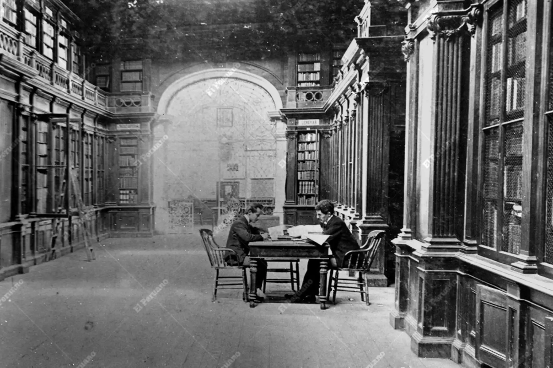 Lima - sin fecha. Sala de lectura de la Biblioteca Nacional del Perú antes del incendio de 1943.  Foto: Archivo Histórico de El Peruano
