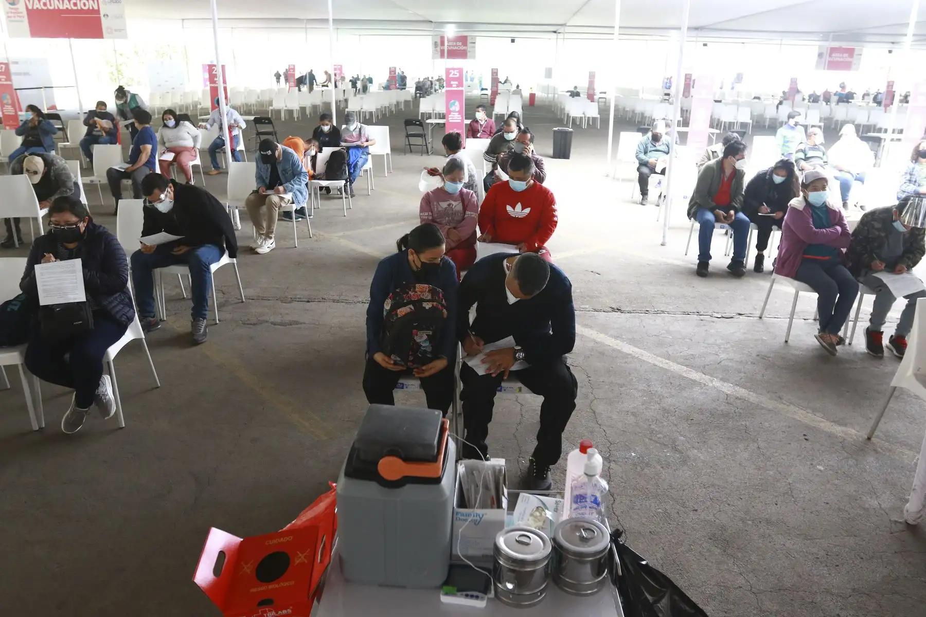 Así se desarrolla el sexto Vacunatón en el centro de inmunización ubicado en el Parque de la Exposición. Foto: ANDINA/Jhonel Rodríguez