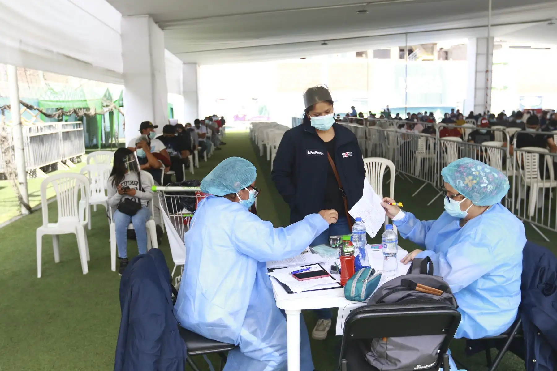 Así se desarrolla el sexto Vacunatón en el centro de inmunización ubicado en el Estadio Municipal de Santa Anita. Foto: ANDINA/Jhonel Rodríguez