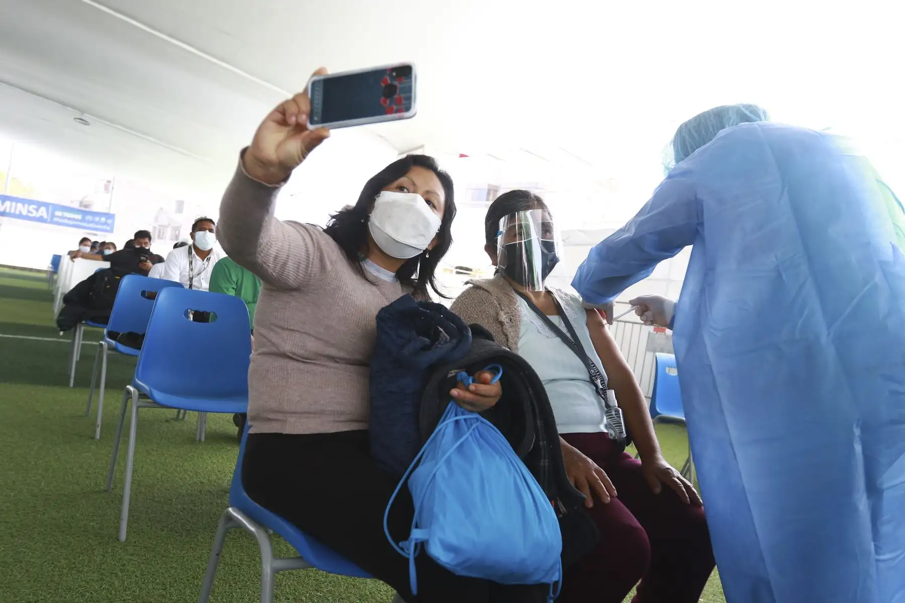 Así se desarrolla el sexto Vacunatón en el centro de inmunización ubicado en el Estadio Municipal de Santa Anita. Foto: ANDINA/Jhonel Rodríguez