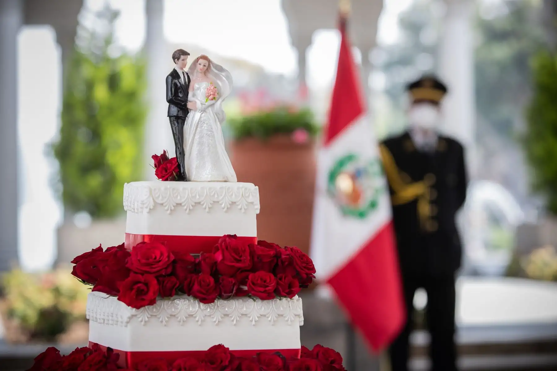 Hoy 200 parejas del Cercado se unieron en el primer matrimonio civil presencial en el Circuito Mágico del Agua. La ceremonia fue presidida por el alcalde, Jorge Muñoz, y se realizó con los protocolos de bioseguridad. Foto: ANDINA/Municipalidad de Lima